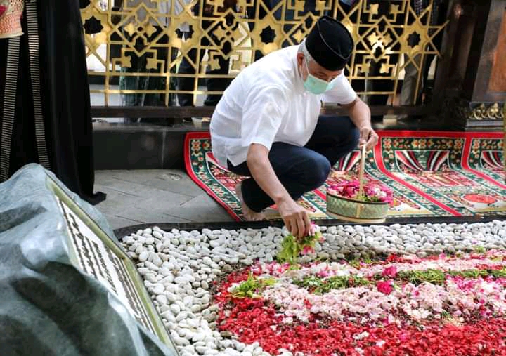 Ziarah Ke Makam Gus Dur, Ganjar: Semoga Kita Tertular Spirit Beliau