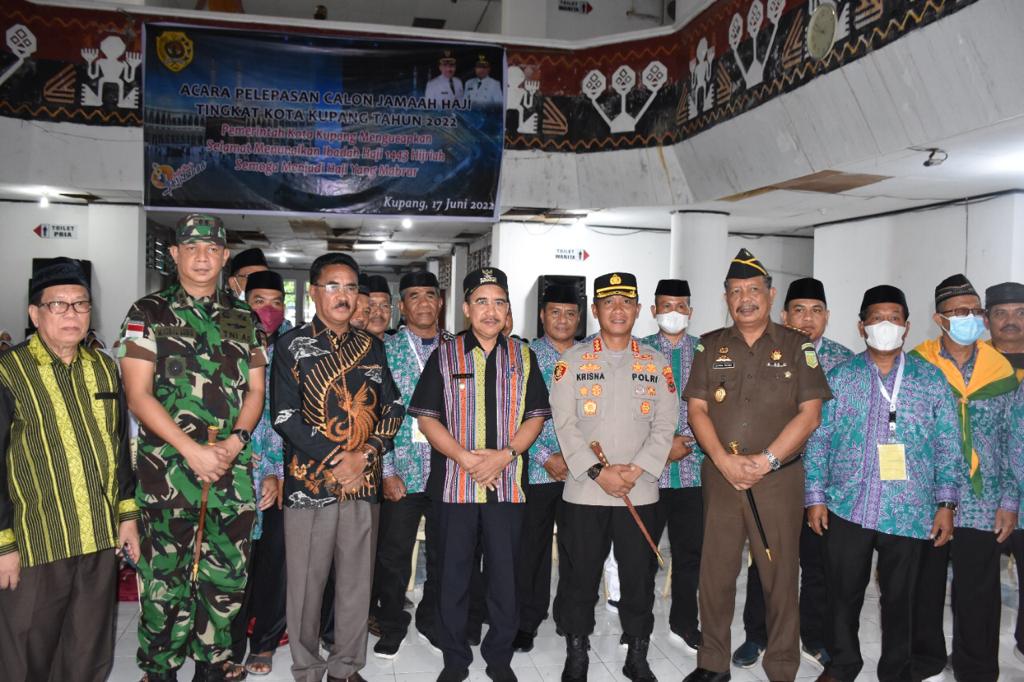 Wali Kota Secara Resmi Melepas Jamaah Calon Haji 1443 H/2022 M Kota Kupang Ke Tanah Suci