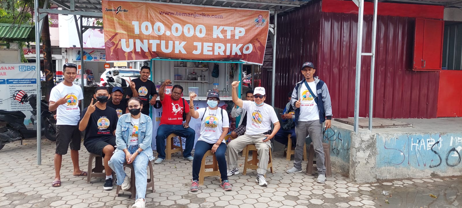Pedagang Hingga Tukang Ojek di Pasar Oebobo Antusias Serahkan KTP Untuk Jeriko Maju Pilwalkot Melalui Jalur Independen