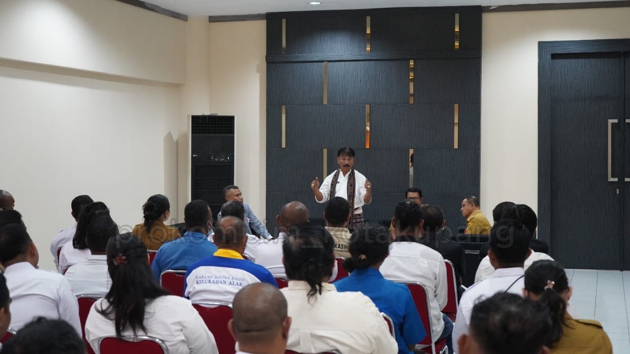 Pj Wali Kota Ajak Karang Taruna Buktikan Kota Kupang Menjadi Kota Paling Bersih