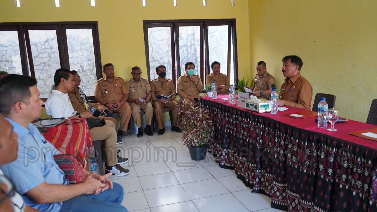 PJ Wali Kota Kupang Dengar Langsung Masukan dan Aspirasi Warga Saat Berkantor di Kelurahan