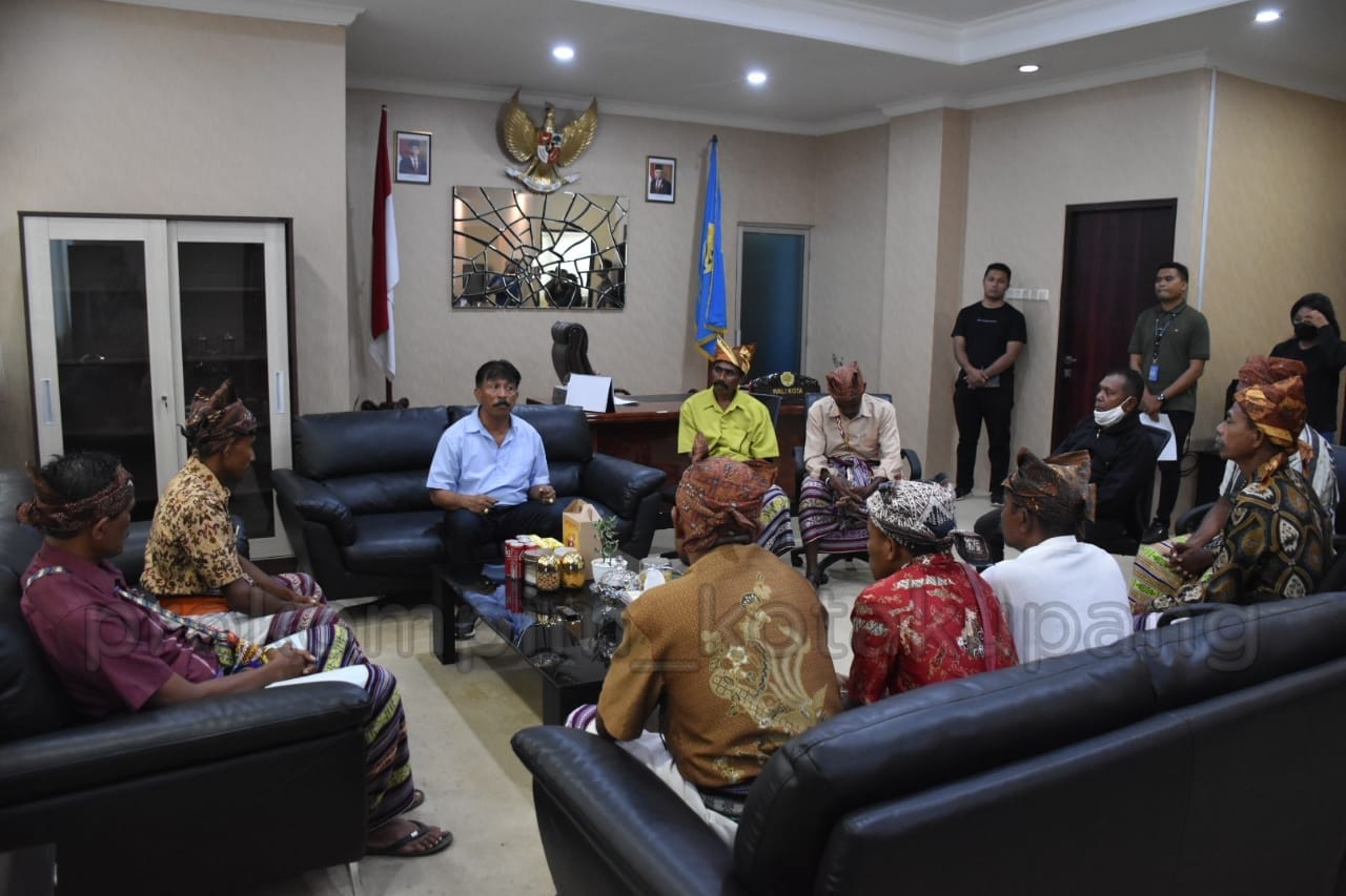 Masyarakat Adat Fatukoa, Minta Pemkot Kupang Perbaiki Penghubung Jalan Kelurahan Naioni dan Fatukoa