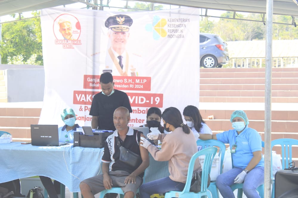 Relawan GMC NTT Pendukung Ganjar Pranowo Gelar Vaksinasi Massal di Alun-Alun Kota Kupang