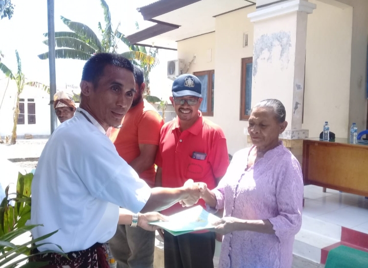 Terima Sertifikat Tanah Program PTSL, Warga Kelurahan Manulai II : Ini Bukti Pelayanan Prima Dari BPN Kota Kupang