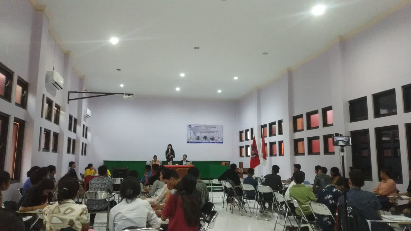 Senat Mahasiswa Fakultas Hukum UKAW Gelar Pelatihan Publik Speaking Untuk Meningkatkan Kemampuan