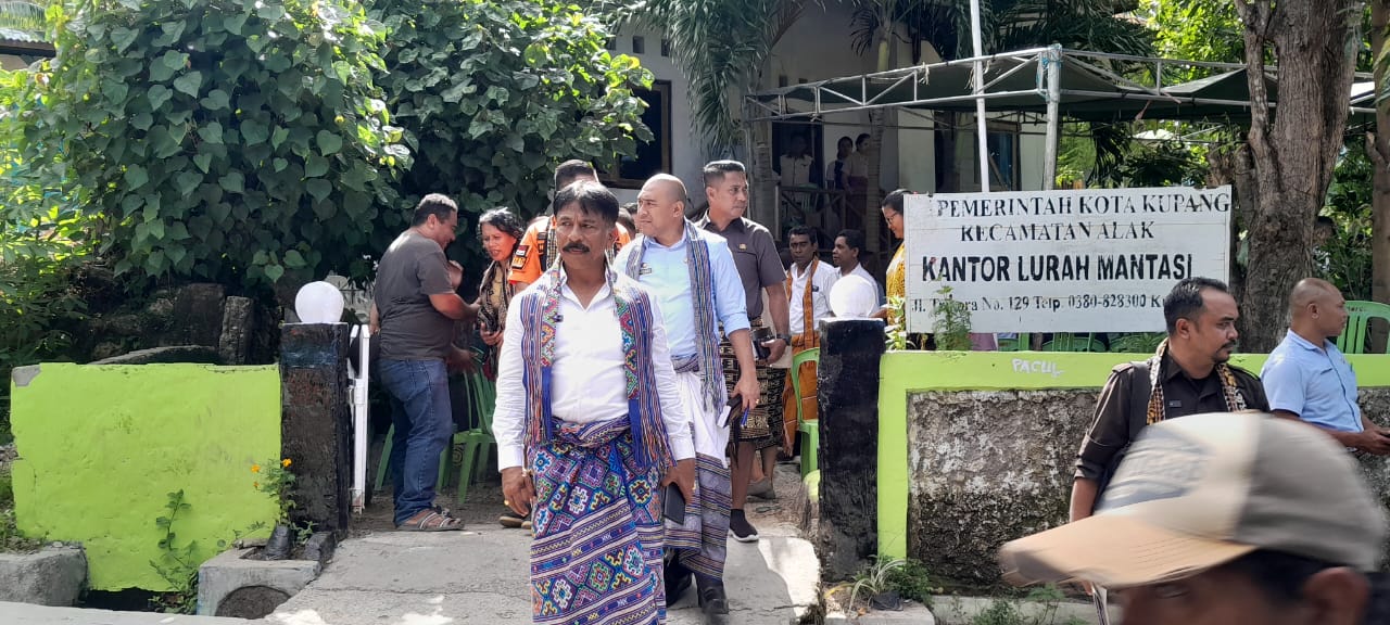Demi Kesejahteraan Masyarakat, Pj Wali Kota Kupang Berkantor di Kelurahan Mantasi