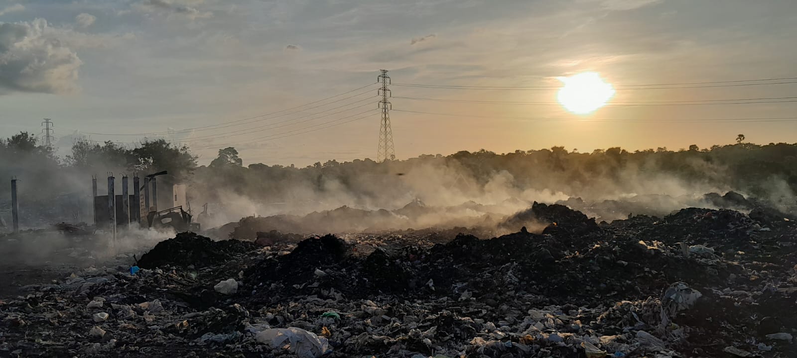 4 Bulan Pemulung di TPA Alak Dikepung Asap, Bahkan Asap Menjalar ke Pemukiman Warga