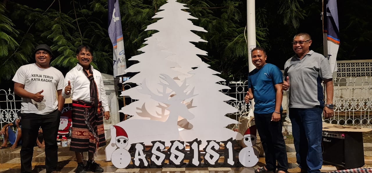 PENJABAT WALI KOTA TINJAU PEMASANGAN POHON NATAL SEPANJANG JALAN EL TARI