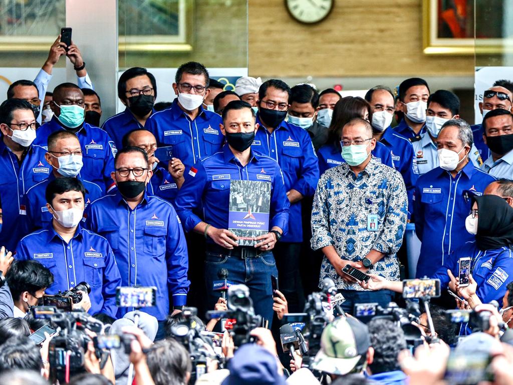 Hukum Dibentuk untuk Melayani Kepentingan Rakyat, Bukan Kepentingan Elite Hukum Dibentuk untuk Melayani Kepentingan Rakyat, Bukan Kepentingan Elite