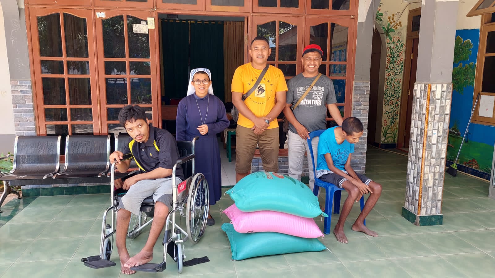 Keluarga Besar Jurnalis NTT Salurkan Bantuan ke Panti Asuhan di Kota Kupang