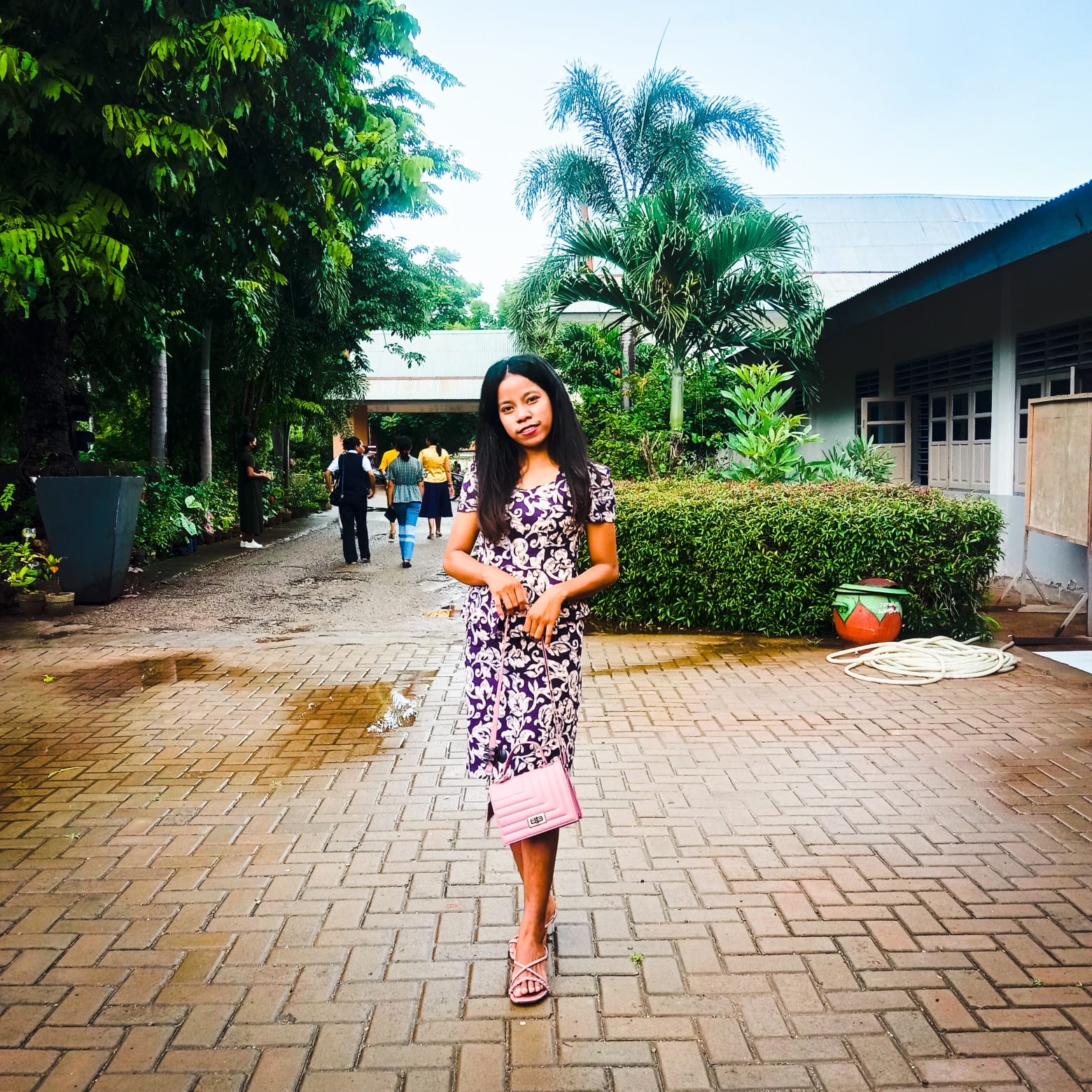 Hermeneutika Kenangan Oleh There Mae