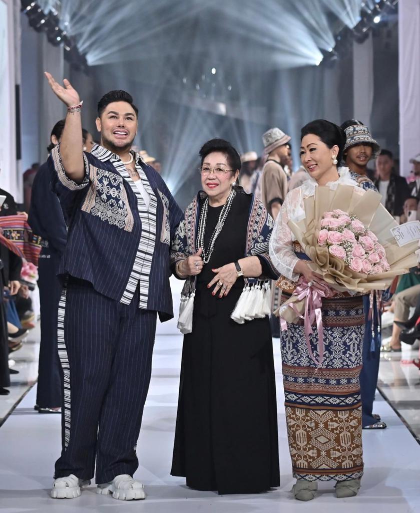 Dekranasda NTT dan Ivan Gunawan Kerjasama Angkat Keindahaan Tenun Ikat Sumba Timur