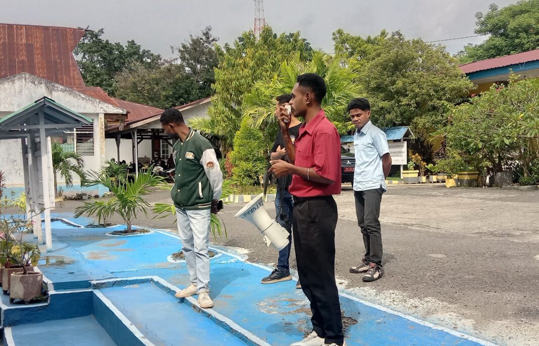 Mahasiswa Pantar Gelar Aksi Demonstrasi Terkait Maraknya Dugaan Korupsi Di Alor, Salah Satunya Proyek Ruas Jalan Kabir-Kaera