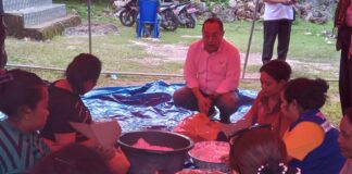 Berkunjung Ke Posko Dapur Umum, Winston Rondo Minta Pemerintah Beri Perhatian Bagi Masyarakat Korban Banjir di Pesisir Pantai Tablolong