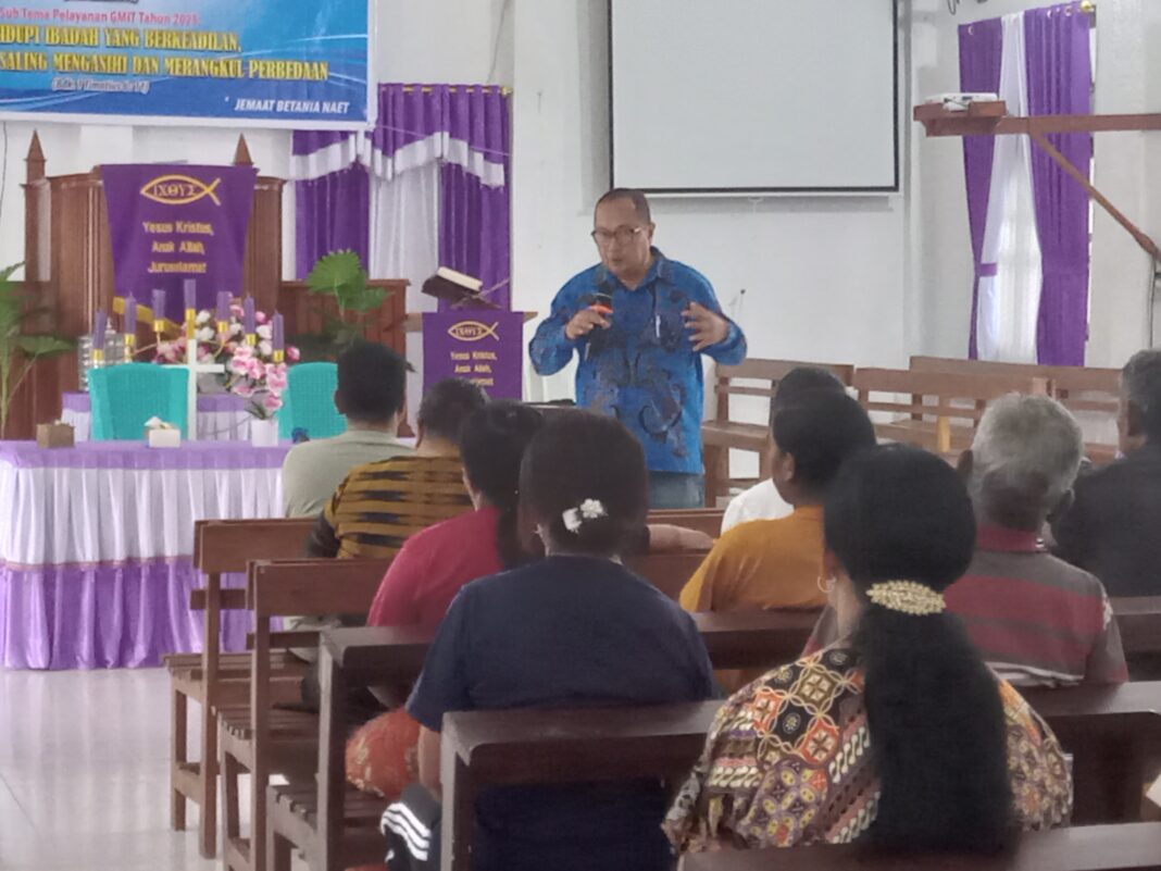 Jemaat GMIT Betesda Buraen dan GMIT Betania Naet Minta Winston Rondo Beri Perhatian Bagi Kelompok Tani Saat Lakukan Reses