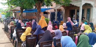 Anggota DPR RI, Julie Laiskodat Kembali Gelar Buka Puasa Bersama dan Bagi Parsel Ramadhan Di Desa Blangmerang