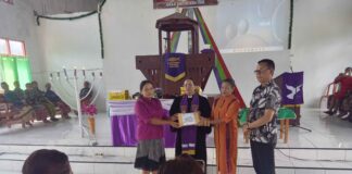 Kaum Bapak GMIT Moria Liliba Berikan Bantuan Uang Tunai, Anakan Pohon dan Sosialisasi Kesehatan Gigi Bagi Jemaat GMIT Betania Oeue