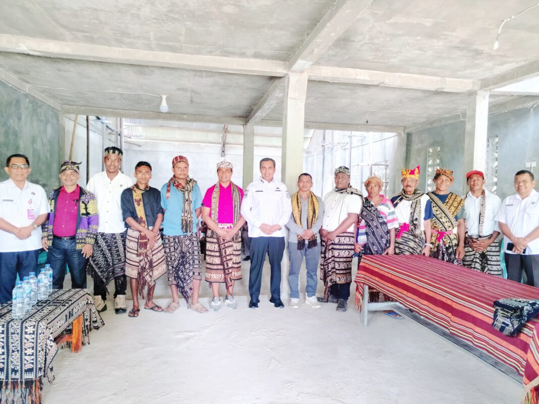 Hadiri Syukuran Pengukuhan Kepala Suku Natadu di Desa Bebae, Bupati Krisman Riwu Kore Minta Untuk Utamakan Kebersamaan