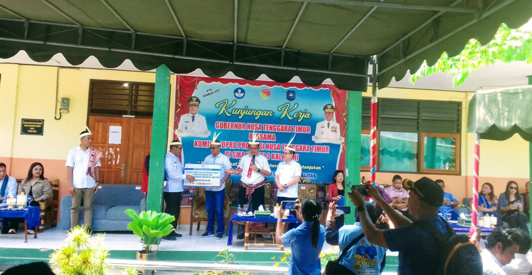 Kunker Gubernur NTT, Melki Laka Lena Serahkan Bantuan Dana 16,6 Miliar Untuk Pendidikan dan Pertanian Di Kabupaten Alor
