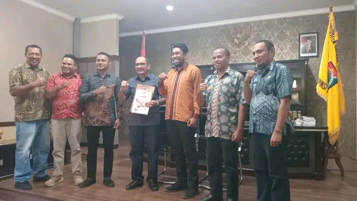 Bupati Alor Iskandar Lakamau Terima Dana Hibah KPU Setelah Pilkada 2024