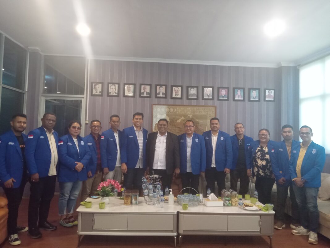 Tindaklanjuti MoU, Ketua Umum DPP GAMKI Sahat Sinurat dan Pengurus DPD GAMKI NTT Temui Ketua Sinode GMIT Pendeta Samuel Pandie