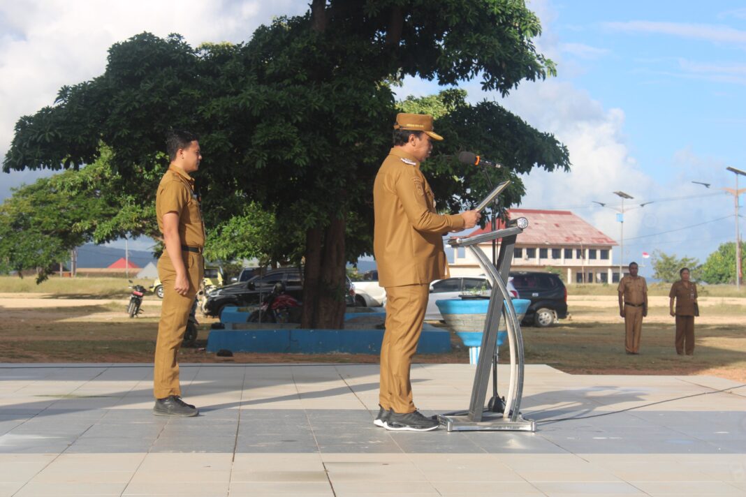 Pimpin Apel Kekuatan Di Halaman Kantor Bupati Sabu Raijua, Krisman Riwu Kore Minta Para Pegawai Untuk Lebih Disiplin Bekerja