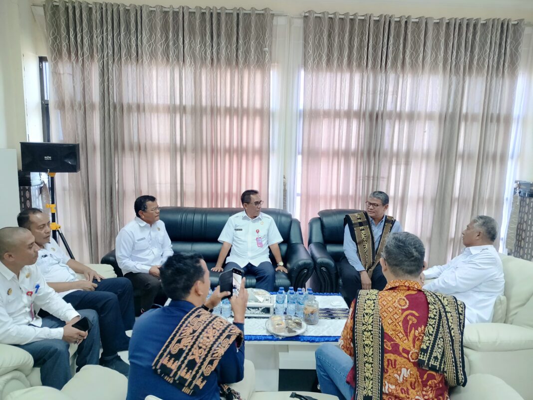 Wakil Bupati Sabu Raijua Thobias Uly Terima Kunjungan Kerja Deputi Bidang Sistem Informasi dan Digitalisasi Managemen ASN BKN RI