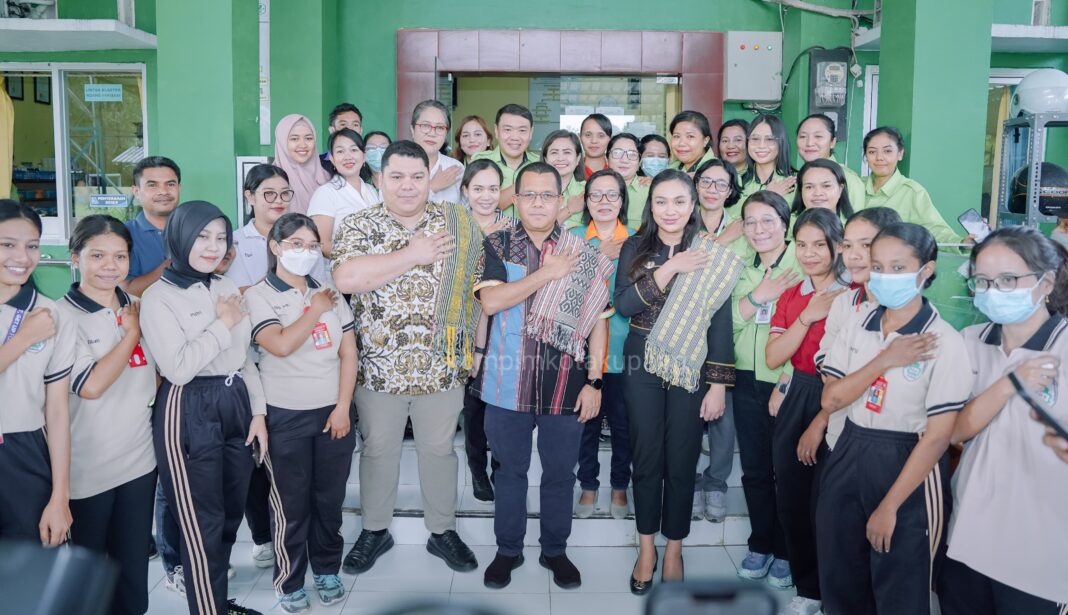 Wakil Wali Kota Serena Francis Dampingi Gubernur NTT Tinjau Dapur MBG dan Puskesmas Penfui