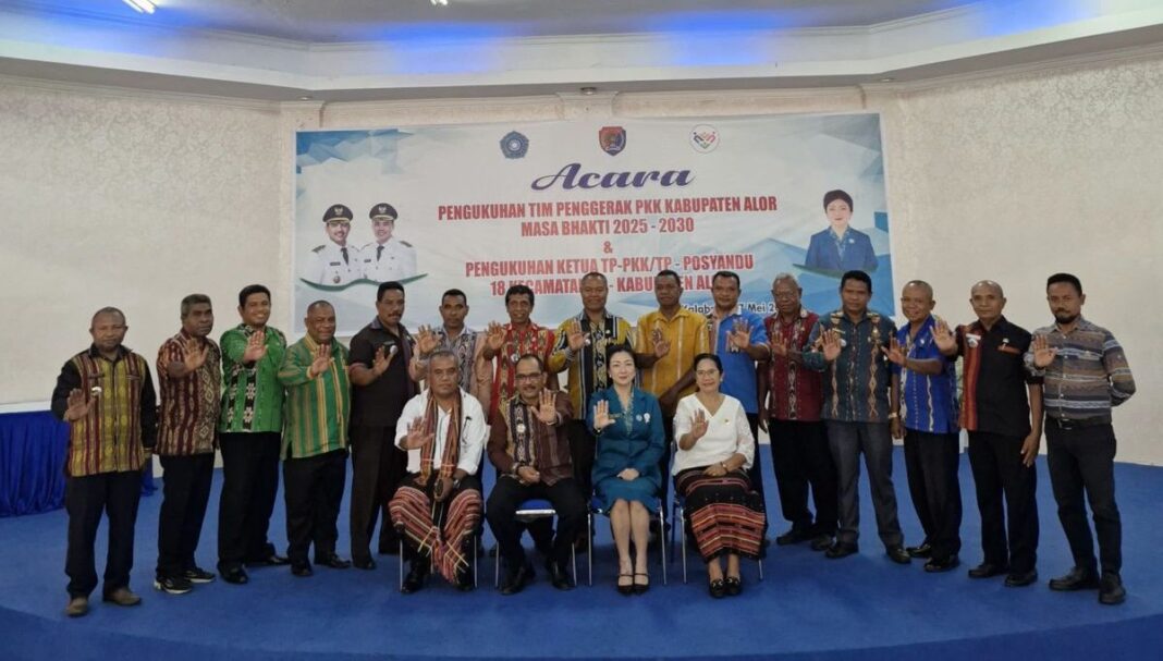 Pengukuhan TP PKK dan TP Posyandu Se-Kabupaten Alor, Bupati Iskandar Lakamau Harapkan Sinergi Untuk Alor Yang Lebih Sehat dan Sejahtera