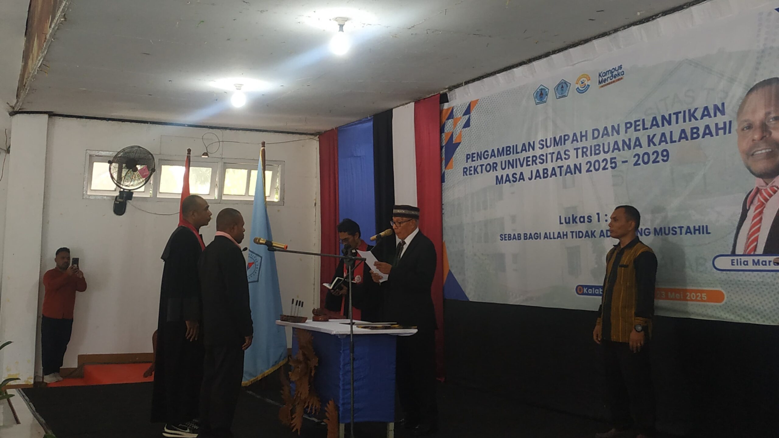 Ketua Pengurus Yayasan Tribuana Alor Resmi Melantik Elia Maruli Sebagai Rektor Untrib Kalabahi Masa Jabatan 2025-2029 4 IMG 20250524 WA01442 scaled