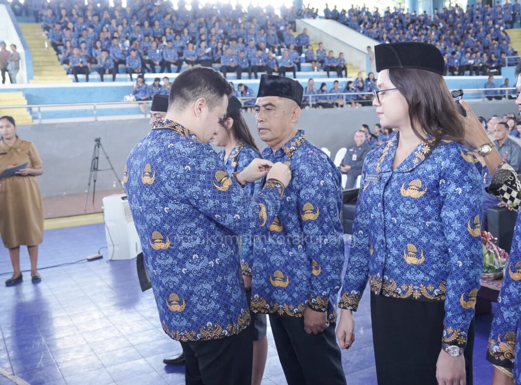 Serahkan SK Bagi 1747 PPPK Tahap I, Wali Kota Christian Widodo Berpesan Untuk Jangan Habiskan Uang Untuk Hal Konsumtif