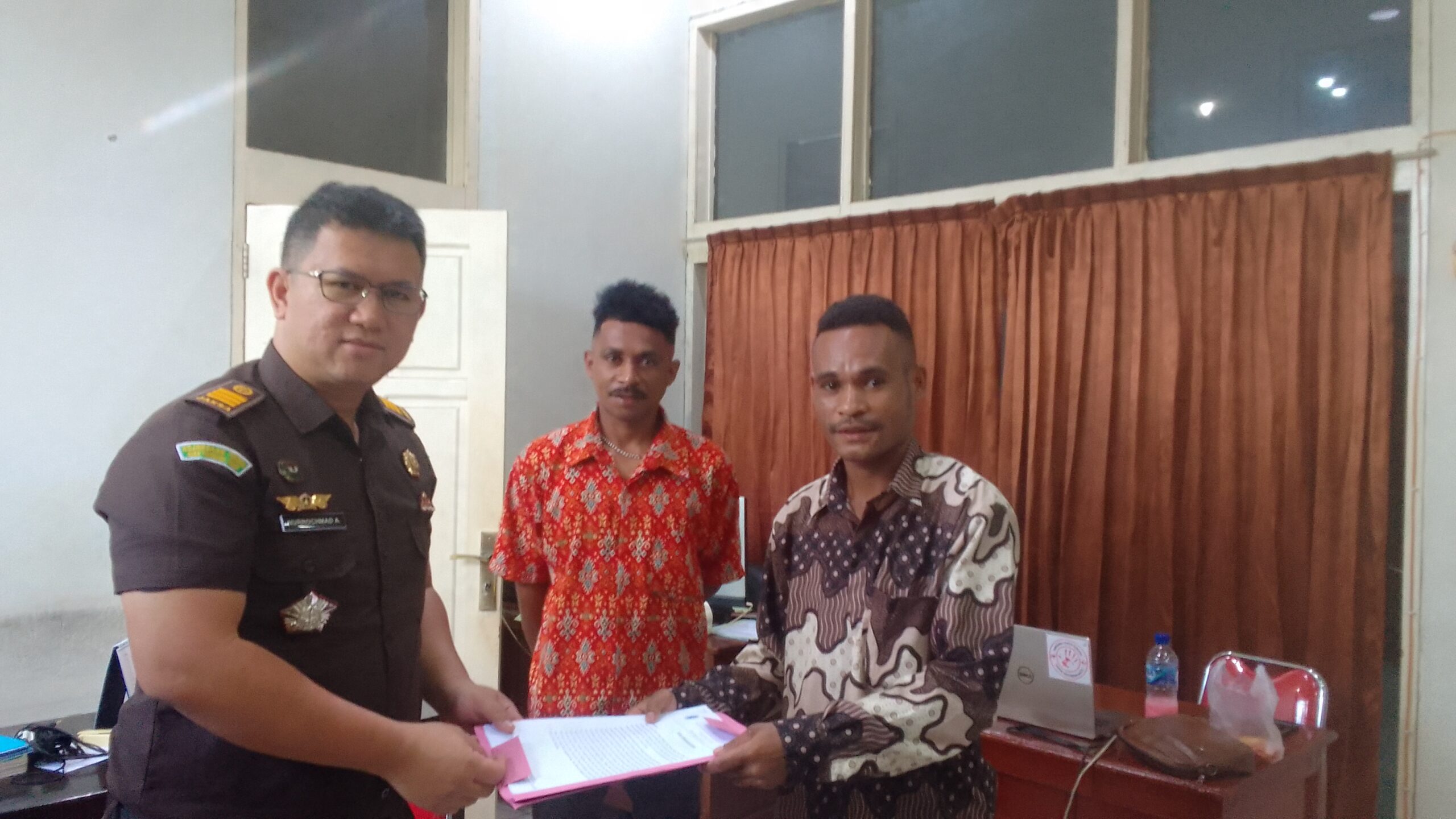 Ikmahwell Datangi Kejari Alor Pertanyakan Kasus Dugaan Penyalahgunaan Dana Desa Di Kecamatan Alor Tengah Utara 4 IMG 20250514 101927 scaled