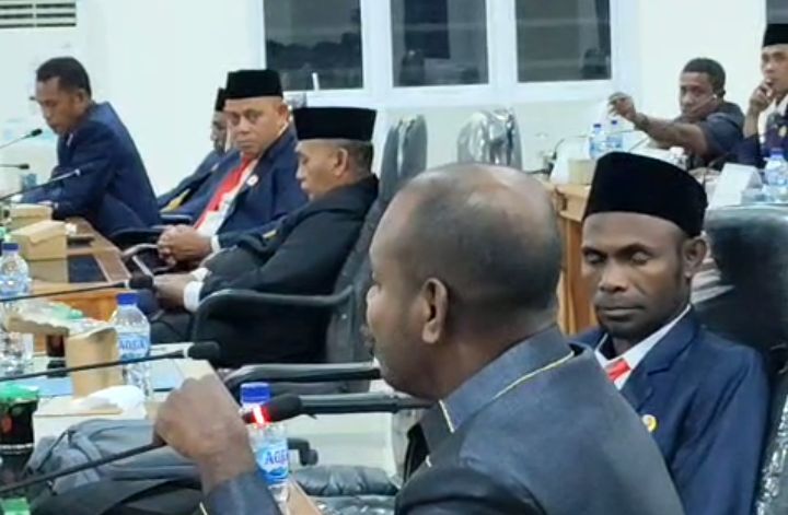 Rapat Paripurna DPRD Alor, Ernes Mokoni Tekan Percepatan Pembangunan Pustu, Puskesmas dan Gedung Sekolah