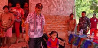 Kepedulian Bupati Alor, Iskandar Lakamau Tepati Janjinya Beri Kursi Roda Untuk Imelda, Siswi SD Yang Berjuang Dengan Keterbatasan