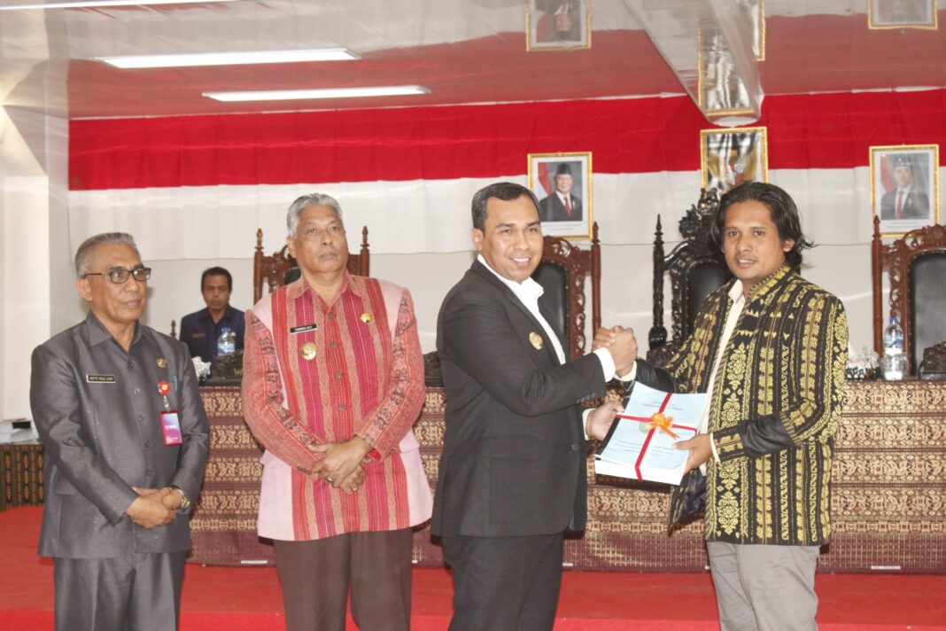 Bupati dan Wakil Bupati Sabu Raijua Hadiri Sidang Paripurna Penyampaian Penjelasan dan Penyerahan Dokumen Perubahan KUA-PPAS Tahun 2025