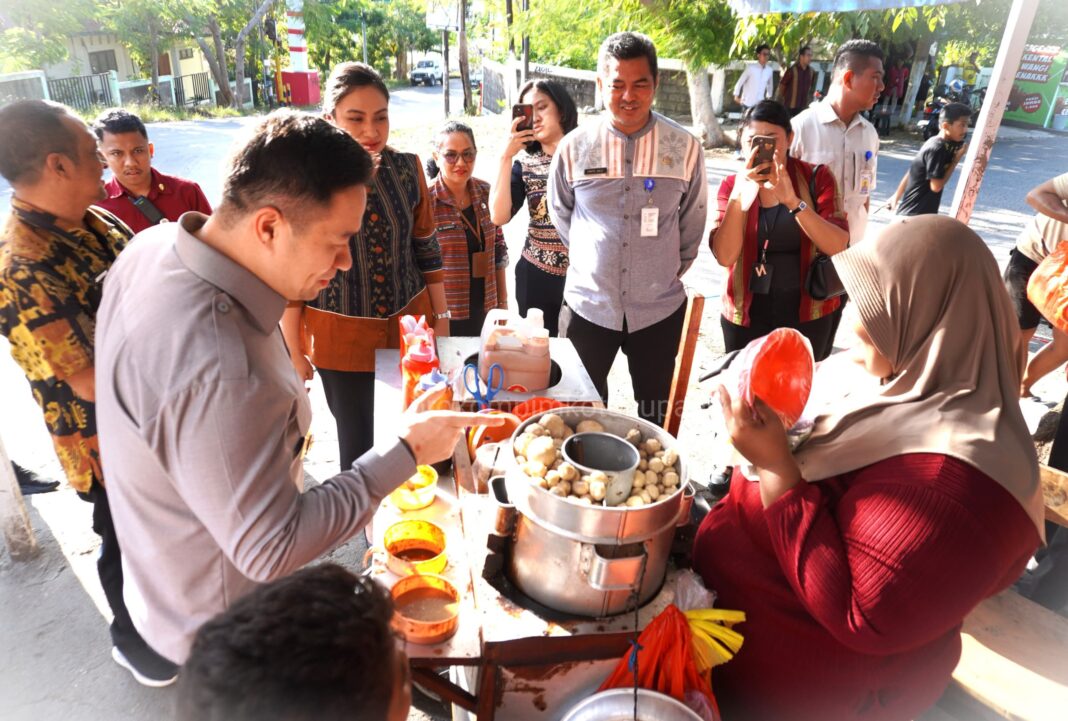 Usai Cekcok Dengan Satpol PP, Wali Kota dan Wakil Wali Kota Kunjungi Pedagang Salome di Kelurahan Nefonaek