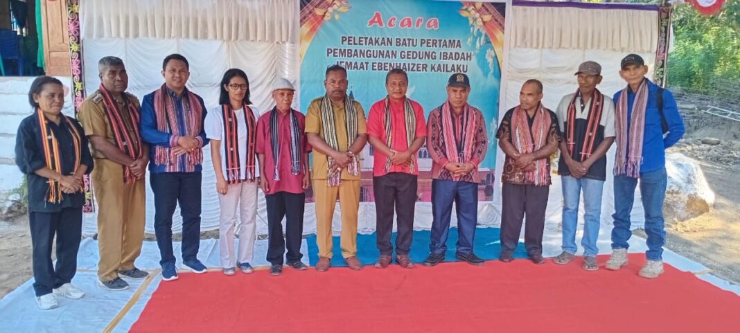 Rayakan HUT ke-68 Dengan Peletakan Batu Pertama Gedung Baru GMIT Ebenhaezer Kailaku, Pemkab Alor Dukung Pembangunan Dengan Memberikan Bantuan Semen