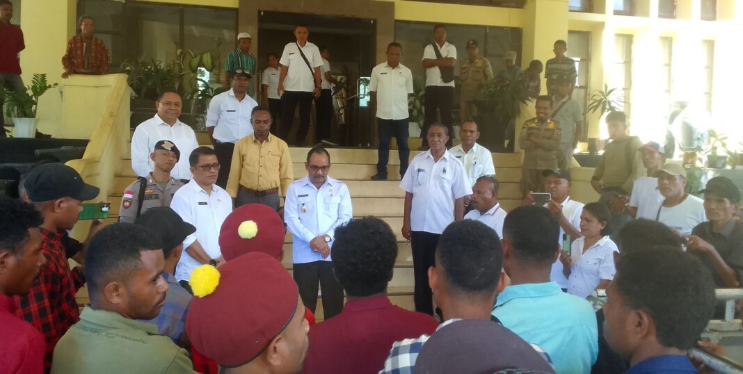 Dituding Sarang Mafia Dana Desa, Aliansi Peduli Desa Gelar Aksi Demonstrasi Desak Bupati Alor Copot Kepala Dinas PMD Dan Kepala IRDA