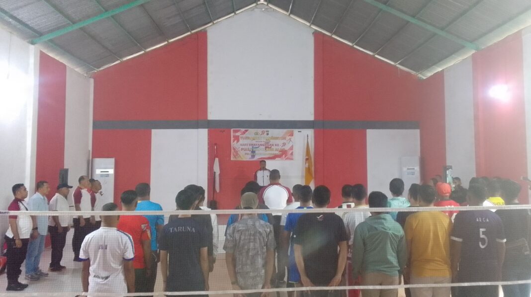 Libatkan Masyarakat Sambut HUT Bhayangkara Ke-79, Polres Alor Gelar Berbagai Kegiatan Olahraga, Kapolres Buka Turnamen Badminton