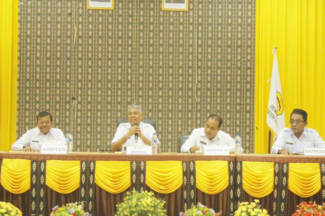 Wakil Bupati Thobias Uly Buka Rapat Optimalisasi Pelaksanaan Pengentasan Kemiskinan Ekstrem Kabupaten Sabu Raijua Tahun 2025