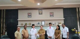 Wakil Bupati Alor Terima Merlin Dan Indra, Dua Anggota Paskibraka Alor Yang Mengharumkan Nama Daerah Di Tingkat Nasional Serta Beri Apresiasi Tinggi