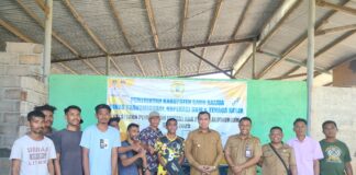 Bupati Sabu Raijua Krisman Riwu Kore Berikan Bantuan Bagi Peserta Pelatihan Pembuatan Rak Piring Berbahan Aluminium