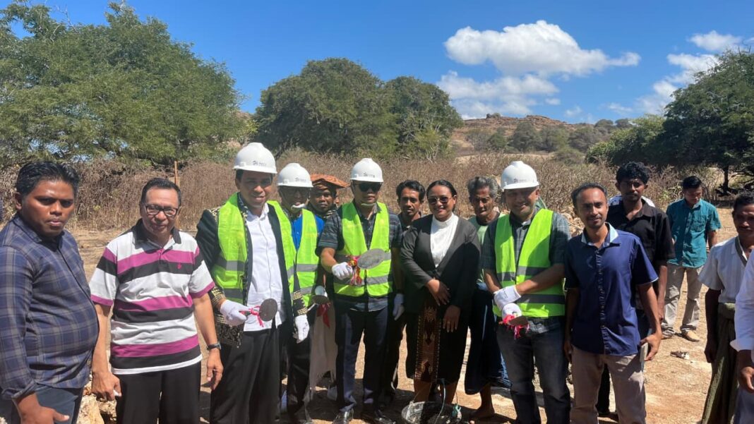 Bupati Sabu Raijua Krisman Riwu Kore Hadiri Kegiatan Peletakan Batu Pertama Pembangunan Rumah Layak Huni di Desa Waduwalla