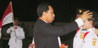 Bupati Krisman Riwu Kore Pimpin Upacara Pengukuhan 45 Anggota Paskibraka Tingkat Kabupaten Sabu Raijua Tahun 2025