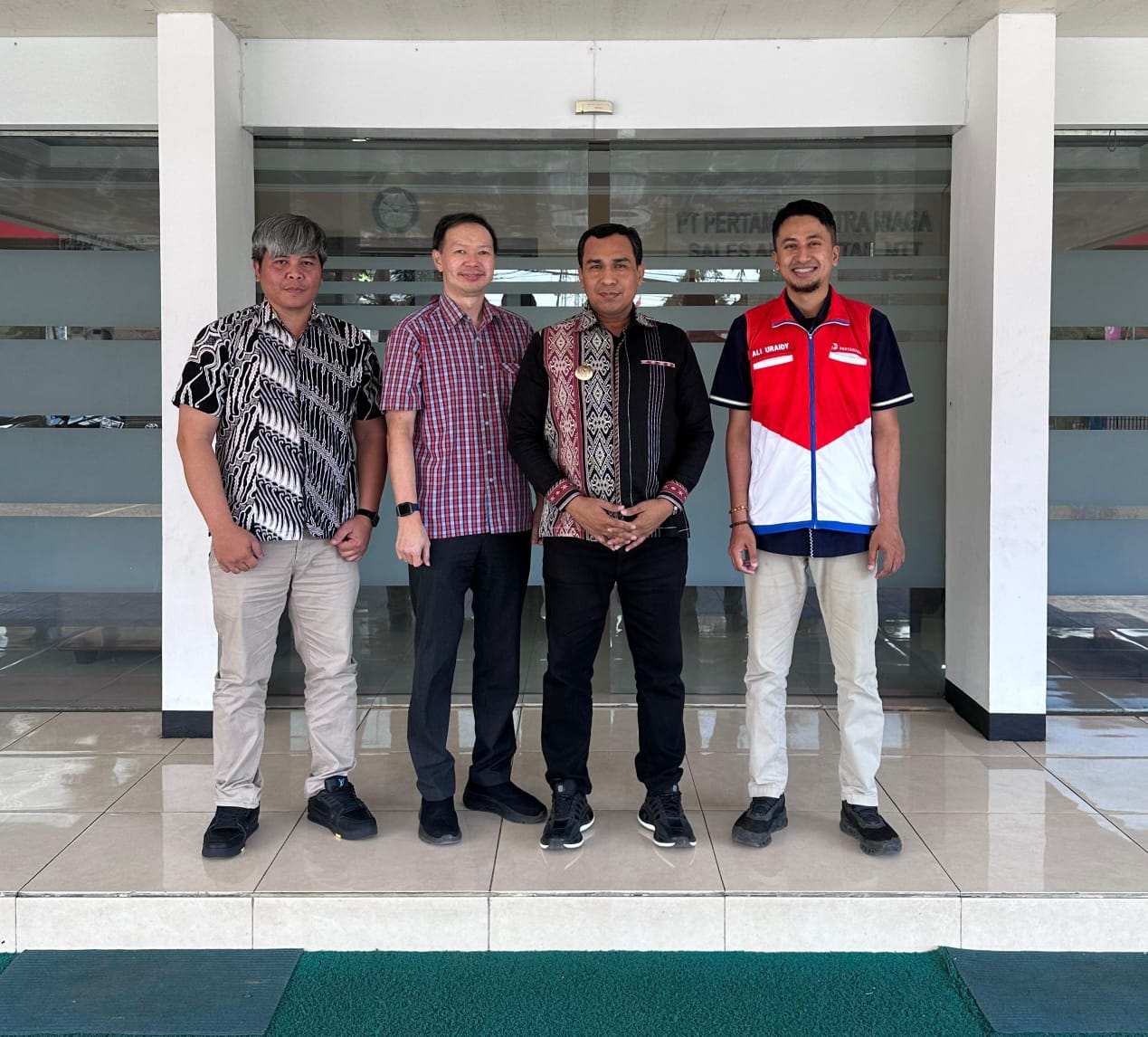 Bupati Krisman Riwu Kore Lakukan Koordinasi Intensif Dengan Pertamina Untuk Atasi Kelangkaan BBM di Kabupaten Sabu Raijua 4 IMG 20250901 WA0002