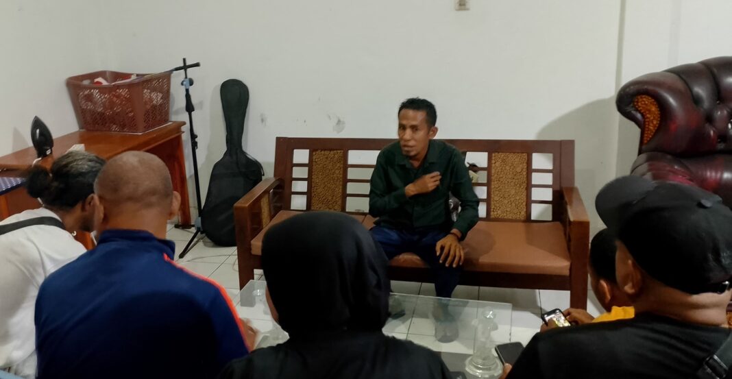 Gelar Konferensi Pers, Ketua DPRD Alor Klarifikasi Pernyataan Soal Pergantian Ajudan Wakil Bupati Serta Pembatalan SK Mutasi 112 ASN