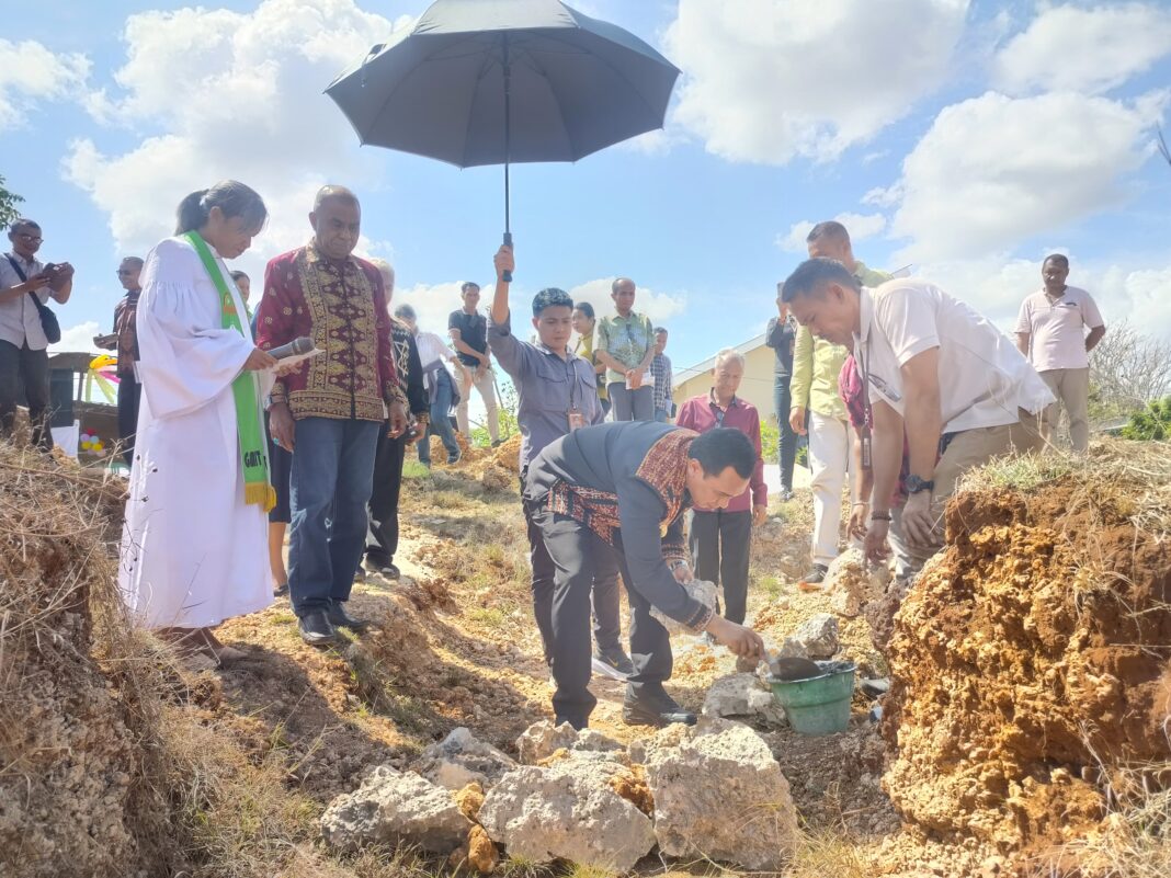 Bupati Sabu Raijua Hadiri Ibadah Syukur HUT Roformasi dan HUT GMIT Serta Peletakan Batu Pertama Pembangunan Pos Pelayanan Efrata Lobokemeka