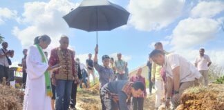 Bupati Sabu Raijua Hadiri Ibadah Syukur HUT Roformasi dan HUT GMIT Serta Peletakan Batu Pertama Pembangunan Pos Pelayanan Efrata Lobokemeka