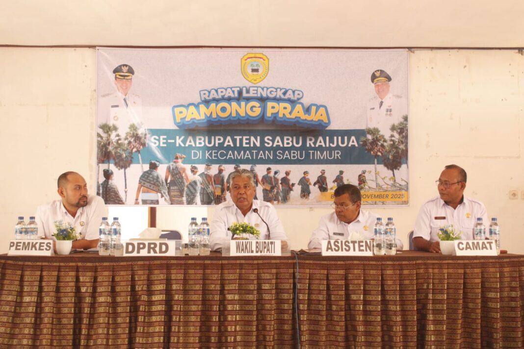 Wakil Bupati Thobias Uly Hadiri Kegiatan Rapat Lengkap Pamong Praja di Sabu Timur : Dorong Untuk Hadir Dalam Berbagai Situasi di Masyarakat