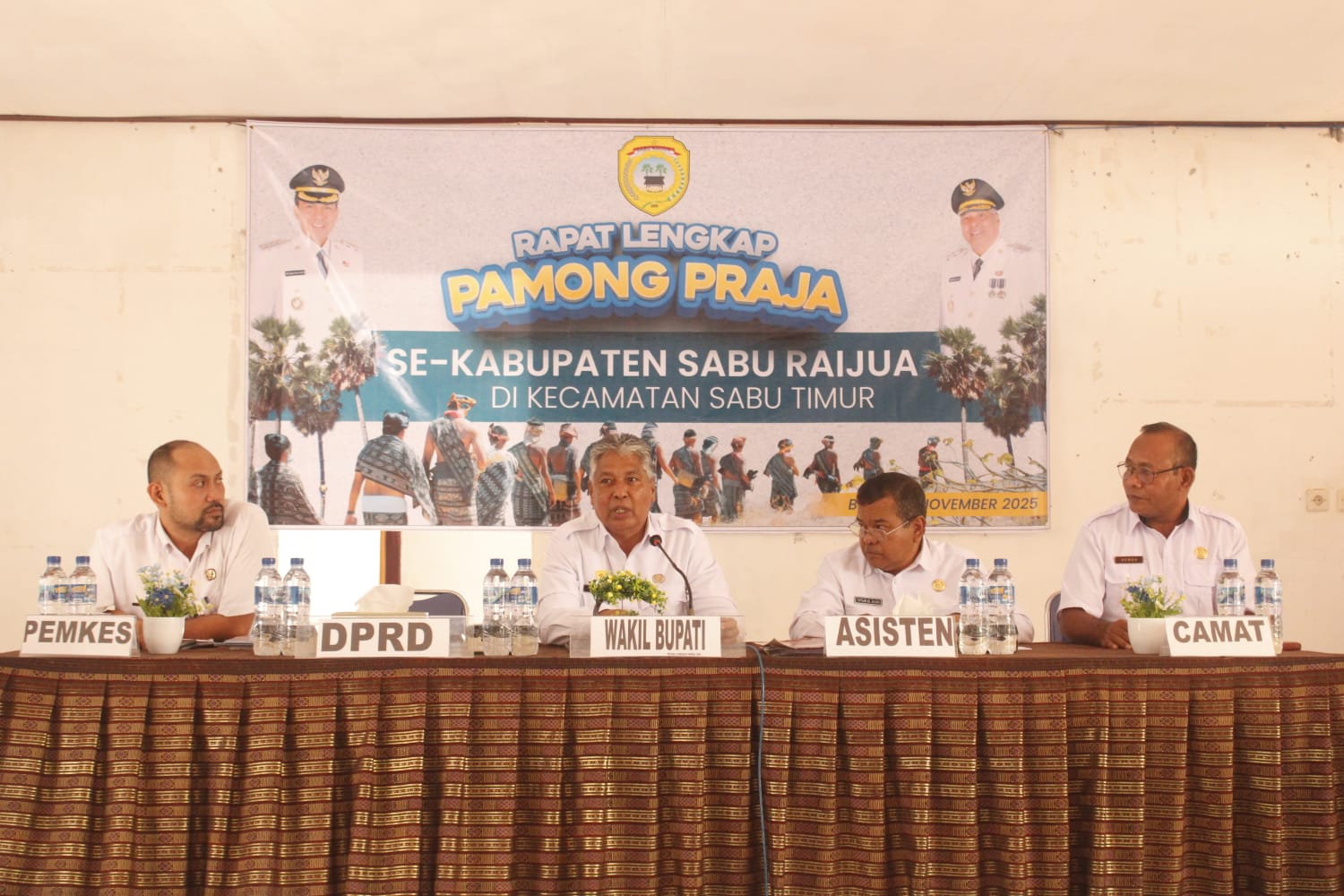 Wakil Bupati Thobias Uly Hadiri Kegiatan Rapat Lengkap Pamong Praja di Sabu Timur : Dorong Untuk Hadir Dalam Berbagai Situasi di Masyarakat 4 IMG 20251105 WA0000